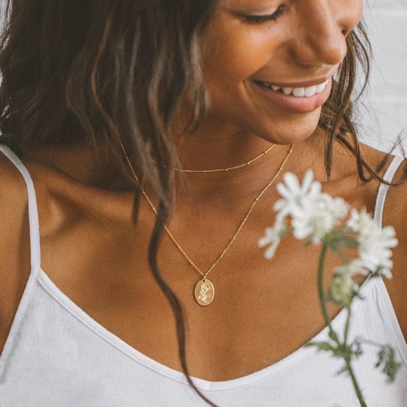 Bohemian Floral Family Minimalist Gold Necklace - Picture 2 of 16